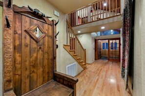 Interior - SkiView Lodge: Pool Table, Bunk Beds, 3 Suites, Near Trout Creek Rec (Truckee)