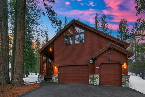 SkiView Lodge: Pool Table, Bunk Beds, 3 Suites, Near Trout Creek Rec