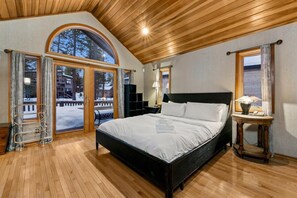 4 bedrooms, desk, iron/ironing board, travel crib - SkiView Lodge: Pool Table, Bunk Beds, 3 Suites, Near Trout Creek Rec (Truckee)