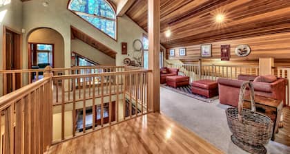 SkiView Cabin: Pool Table, Bunk Beds, Trout Creek Rec, 3 Suites