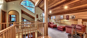 SkiView Cabin: Pool Table, Bunk Beds, 3 Suites, Near Trout Creek Rec