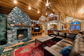 Smart TV, fireplace, video games, DVD player - SkiView Lodge: Pool Table, Bunk Beds, 3 Suites, Near Trout Creek Rec (Truckee)