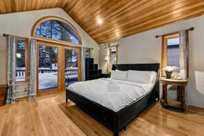 4 bedrooms, desk, iron/ironing board, travel cot - Ski View Tahoe: 9 beds, Game Room, Wood Fireplace (Truckee)