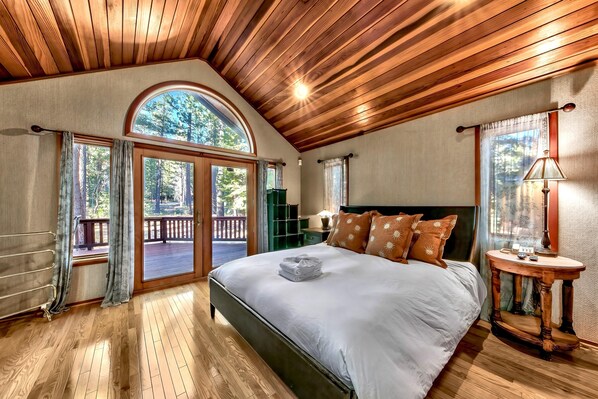 4 عدّة غرف نوم ومكتب ومكواة/لوح كي وسرير سفر