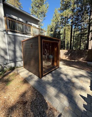 Exterior - Tahoe Spa Retreat: Sauna, Hot Tub, Game Room, Pets (South Lake Tahoe)