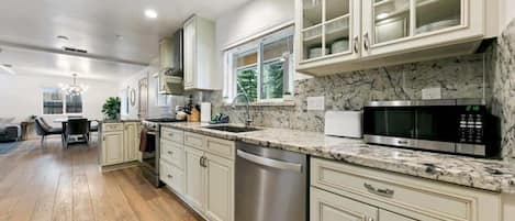 Coffee/tea maker, fridge, microwave, oven