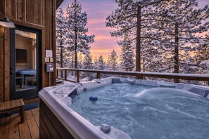 Terrace/patio - PeakView Tahoe:Hot Tub, New Luxury, Game Room, A/C (South Lake Tahoe)