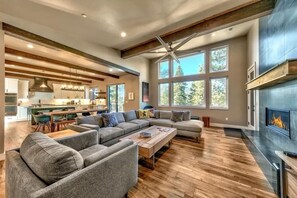 Smart TV, fireplace, stereo, offices - PeakView Tahoe:Hot Tub, New Luxury, Game Room, A/C (South Lake Tahoe)