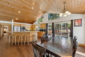 Dining - Tahoe Cabin: Near Heavenly, Hot Tub, Pool+Foosball Tables, 10 Beds, Walk-to-Hiking, Recent Updates (South Lake Tahoe)