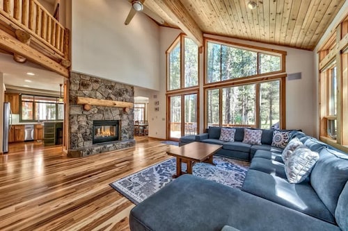 Truckee Summer/Golf Lodge: 9 Beds, Location, Games