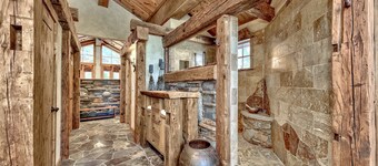 Ski-in/Ski-out, HGTV Featured Luxury 4,500 Sq Ft, Private Sauna and Hot Tub