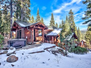 Exterior - Ski-in/Ski-out, HGTV Featured Luxury 4,500 Sq Ft, Private Sauna and Hot Tub (Truckee)