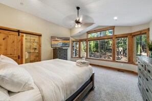 4 habitaciones, tabla de planchar con plancha y cuna de viaje 