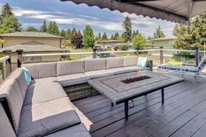 Terrace/patio - Cheerful 4-bedroom home with pool and cabana (Renton)