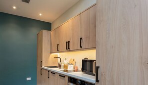Fridge, microwave, oven, coffee/tea maker