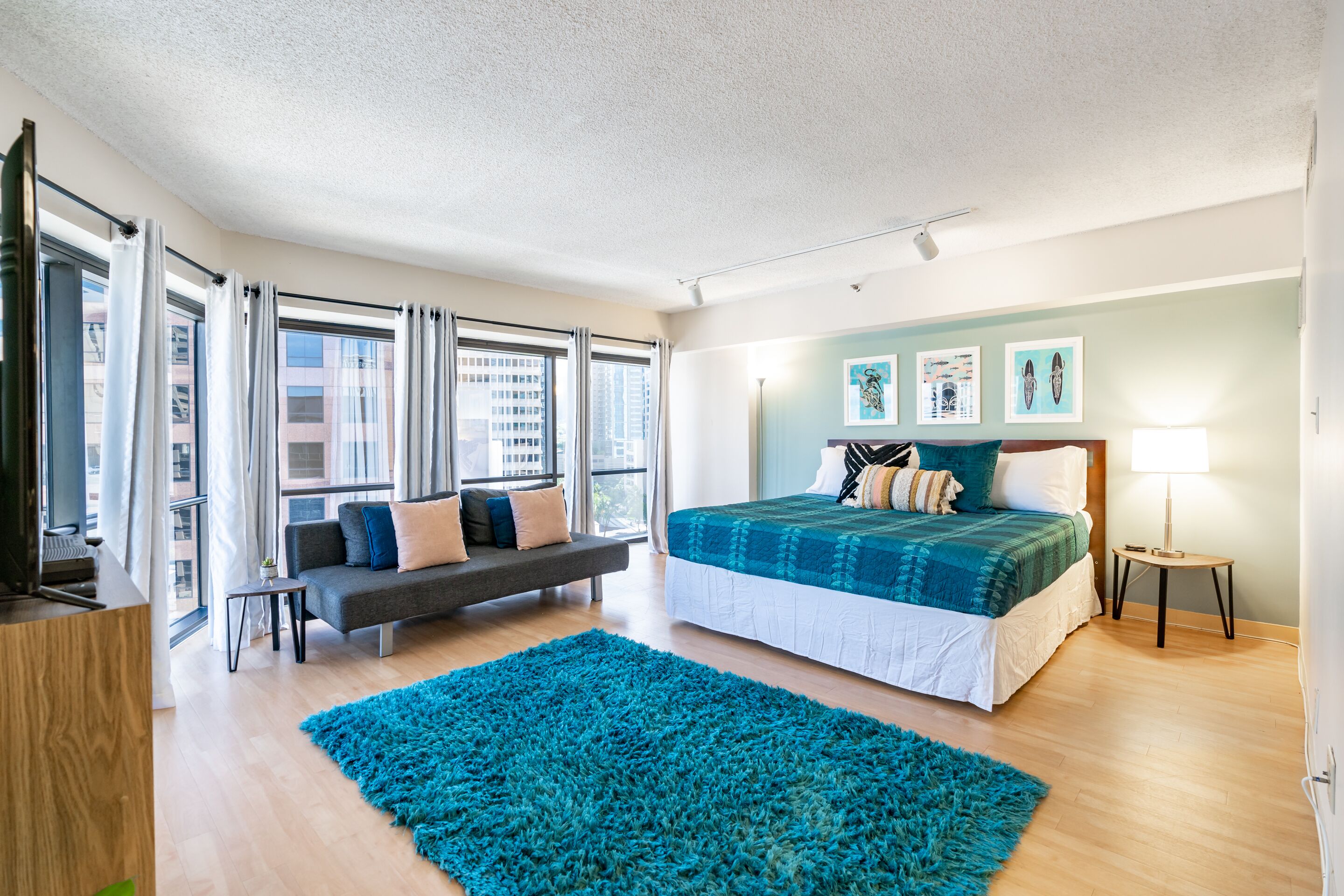 Spacious Downtown Executive Retreat | Free Parking