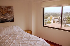 4 bedrooms, WiFi, bed sheets