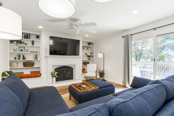 تلفزيون ذكي، مدفأة، تنس طاولة