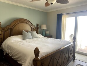 4 habitaciones, tabla de planchar con plancha y cuna de viaje 