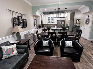 Smart TV, video games, DVD player, books - Luxury Beachfront Townhome - 4 Ensuite Bedrooms (Panama City Beach)