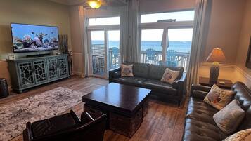 Smart-tv, videospil, dvd-afspiller, bøger