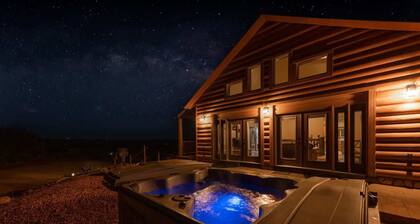 Kanab Family Luxury Log Cabin, Private Hot Tub, Stargazing, Pets OK, Near Bryce Canyon and Zion!