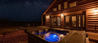 Pet-Friendly Kanab Cabin w/ Hot Tub Near Zion