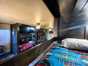 3 habitaciones, tabla de planchar con plancha, cuna de viaje y wifi 