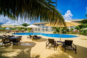 2 hồ bơi ngoài trời, mở cửa từ 9:00 đến 21:00, lều miễn phí 