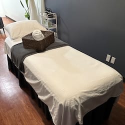 Couples treatment rooms, aromatherapy, deep-tissue massages