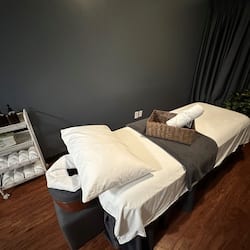 Couples treatment rooms, aromatherapy, deep-tissue massages