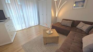 Fernseher, DVD-Player, Stereoanlage