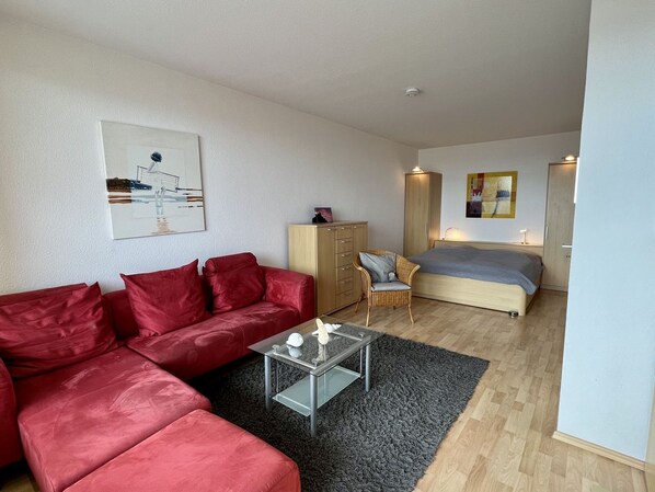 2 bedrooms, iron/ironing board, WiFi
