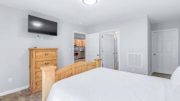 2 bedrooms, free WiFi, bed sheets, wheelchair access