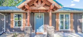 Relaxing, family friendly lodge by the lake.