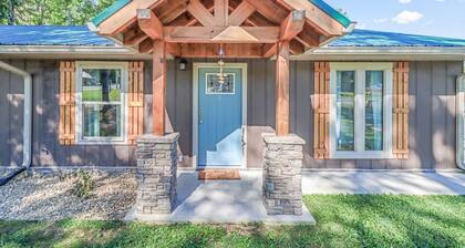 Relaxing, family friendly lodge by the lake.