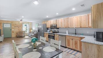 冰箱、微波炉、烤箱、炉灶