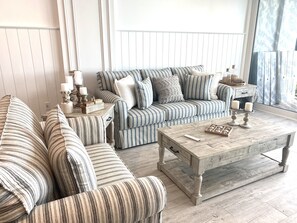 Smart-TV, Kamin, Videothek