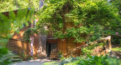 A Retreat -Romantic,Private Hot Tub,Riverside,Forest, Private,Quiet, not a hotel