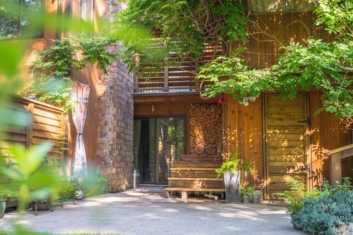 A Retreat -Romantic,Private Hot Tub,Riverside,Forest, Private,Quiet, not a hotel