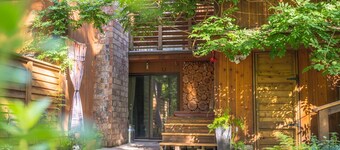 A Retreat -Romantic,Private Hot Tub,Riverside,Forest, Private,Quiet, not a hotel