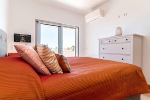 2 bedrooms, iron/ironing board, free WiFi, bed sheets - Spacious Apartment with Sea View | Swimming Pool! by Lisbeyond (Lagos)