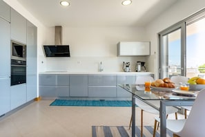 Fridge, microwave, oven, stovetop - Spacious Apartment with Sea View | Swimming Pool! by Lisbeyond (Lagos)
