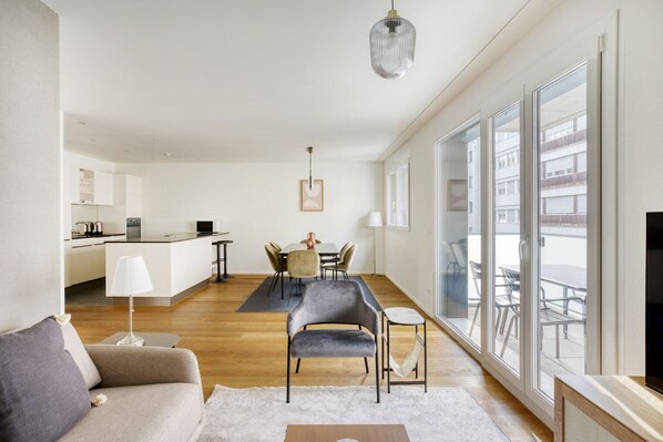 TV, stereo - Lovely Matthäus 3.5 Room w/ W/D, nr Market, by Blueground (Basel)