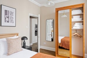 2 bedrooms, iron/ironing board, WiFi, bed sheets - Sunlit Bayswater 2BR w/ High Ceilings, near Hyde Park, by Blueground (London)