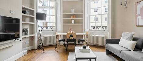 Télévision, chaîne hi-fi