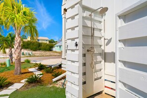 Property grounds - Luxury 5 King Bedroom Beach House - All King Beds - Boardwalk to the Beach (Port St. Joe)