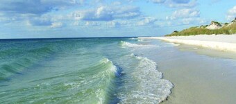 Luxury 5 King Bedroom Beach House - All King Beds - Boardwalk to the Beach