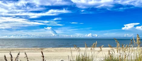 Beach nearby, sun-loungers, beach towels