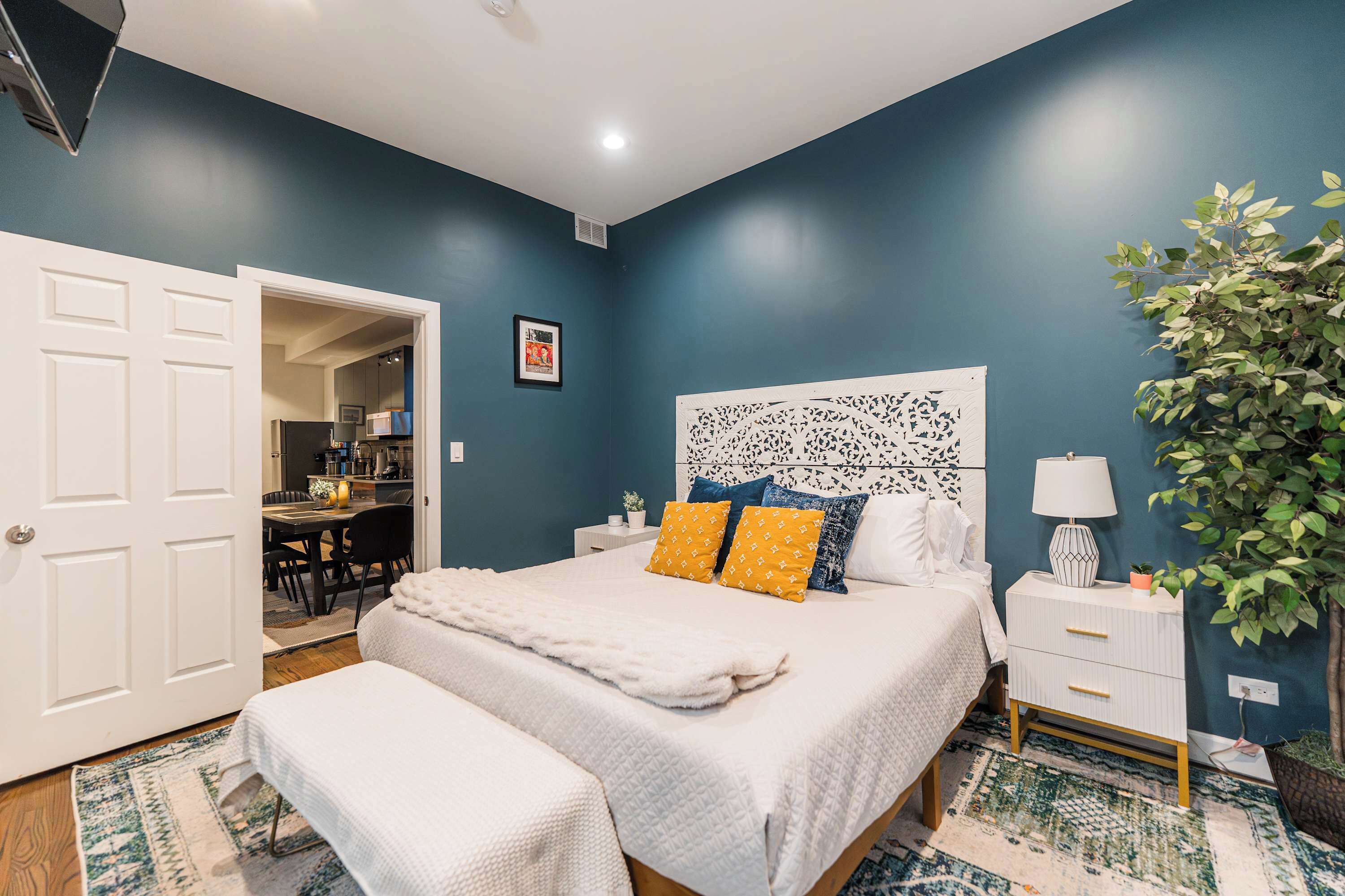 4 bedrooms, desk, iron/ironing board, travel crib